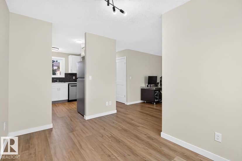 14215 23 ST NW — photo 9 of 30