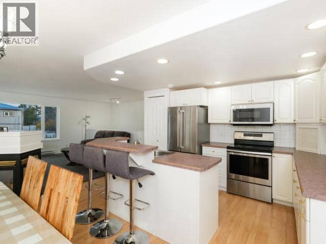 146 Falcon Drive — photo 3 of 35