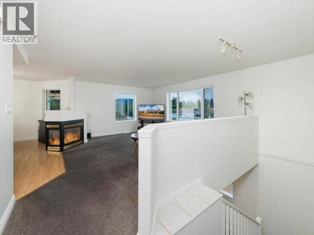 146 Falcon Drive — photo 12 of 35