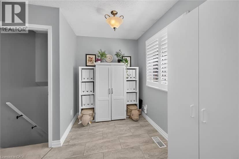 89 STONEY BROOK Crescent — photo 14 of 40