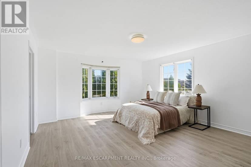 8 - 400 Stonehenge Drive — photo 18 of 38