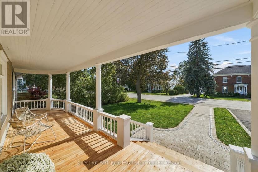 372 Main Street, Prince Edward County, photo 3