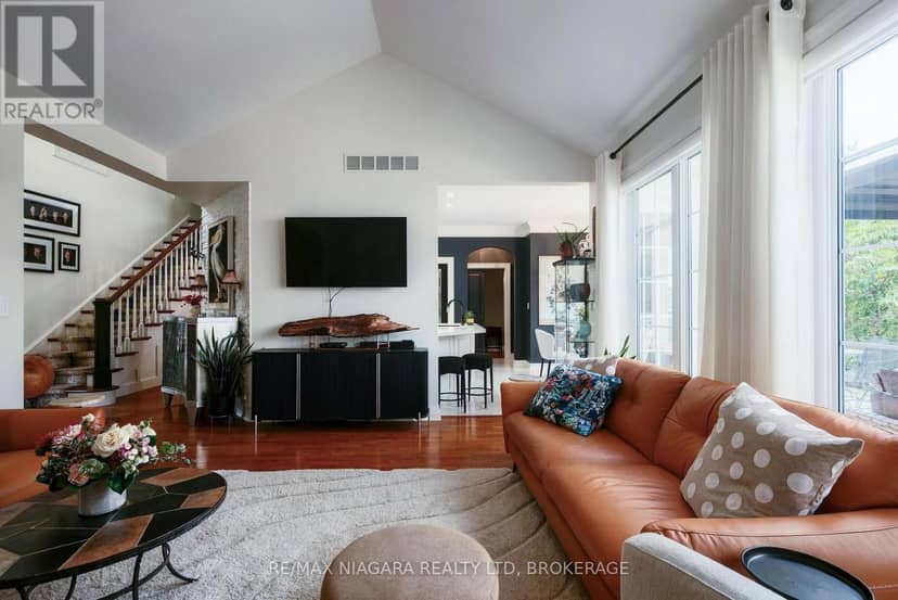 655 Charlotte Street — photo 11 of 40