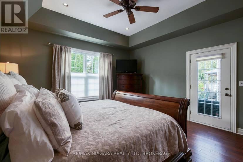 655 Charlotte Street — photo 17 of 40