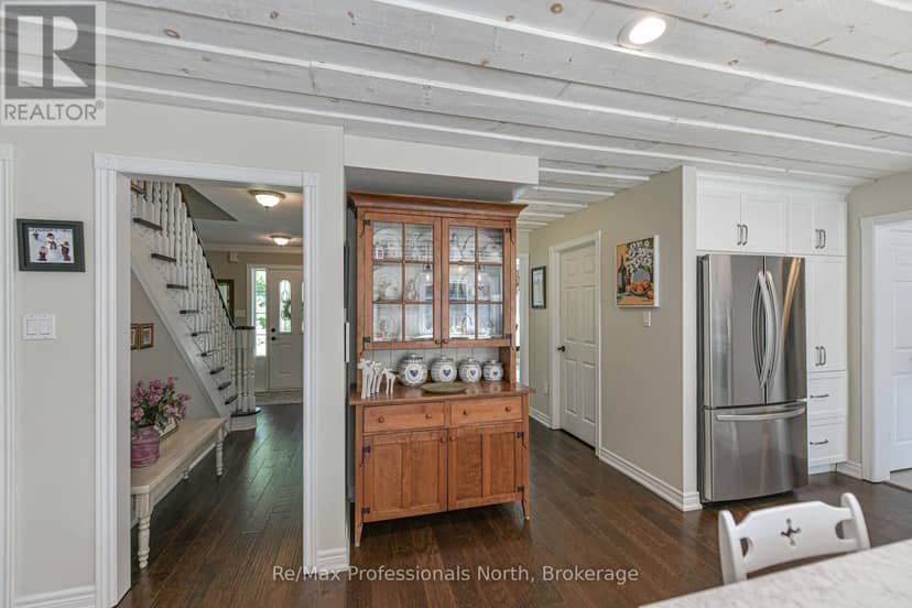 1739 Loretta Avenue — photo 11 of 40