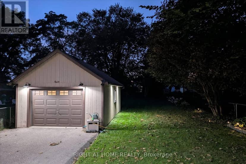 176 Burk Street — photo 39 of 40
