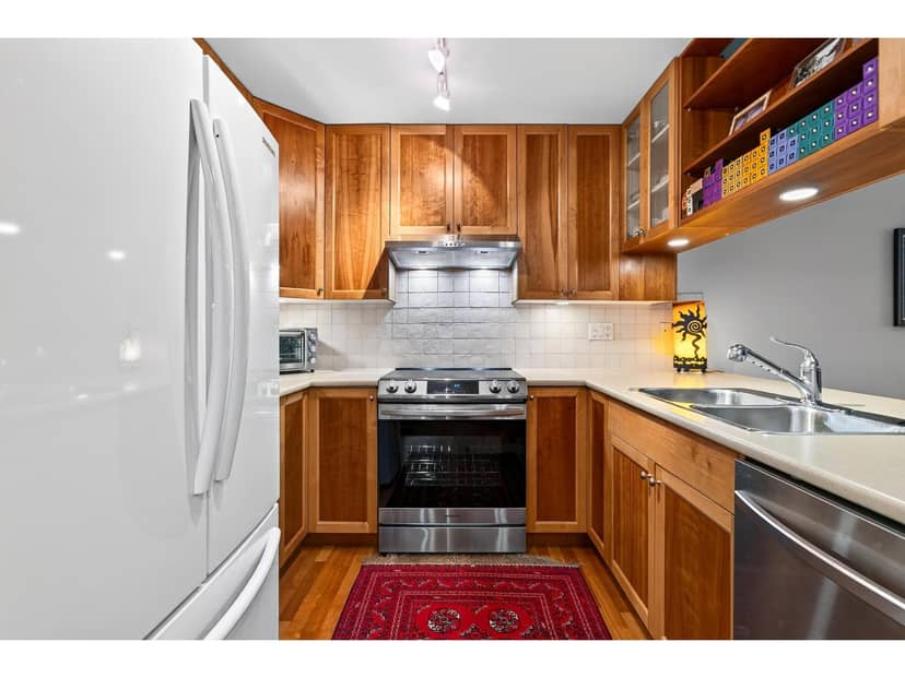 215 15392 16A AVENUE, Surrey, photo 3