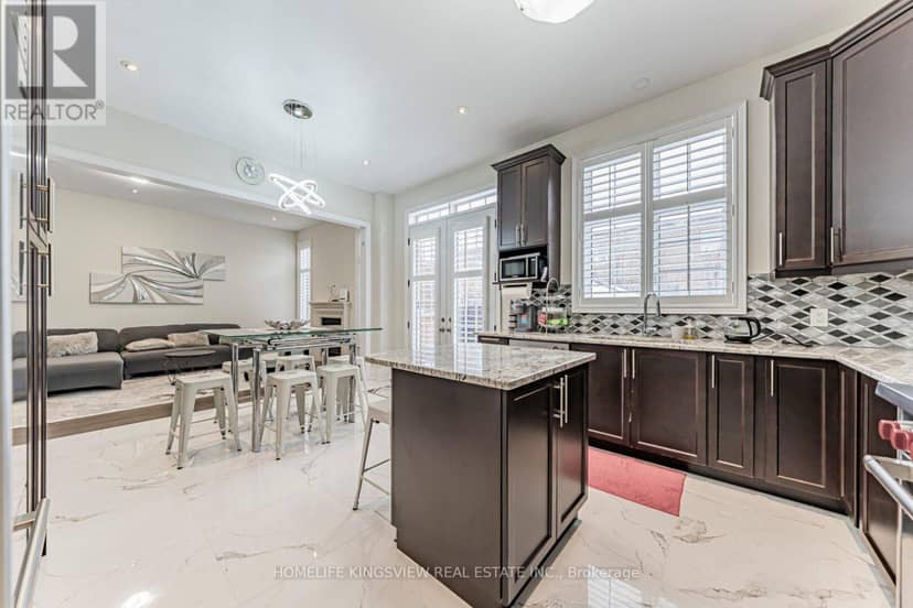61 Ross Vennare Crescent — photo 18 of 40