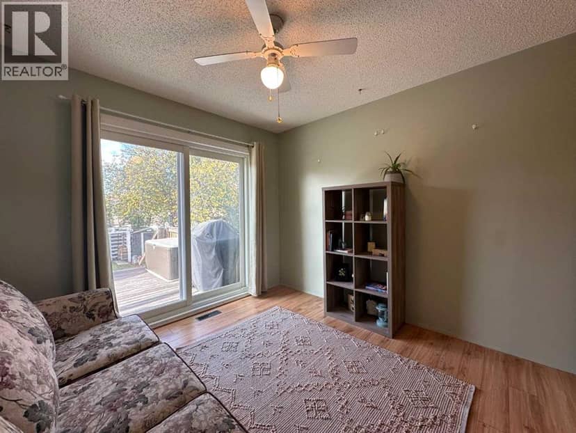 5116 38 Street — photo 10 of 23