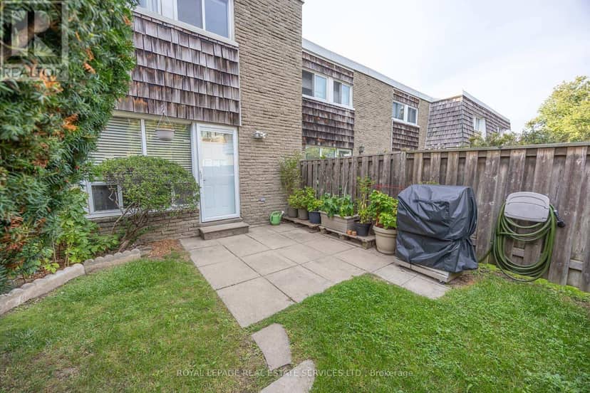 18 - 71 Old Burnhamthorpe Road — photo 14 of 16