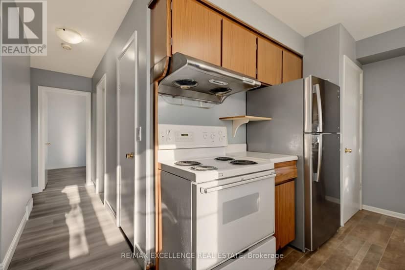 3040 Woodlawn Avenue — photo 14 of 40