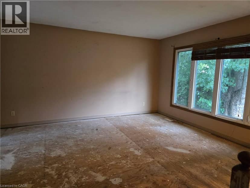 8 LYNDHURST Avenue — photo 10 of 26