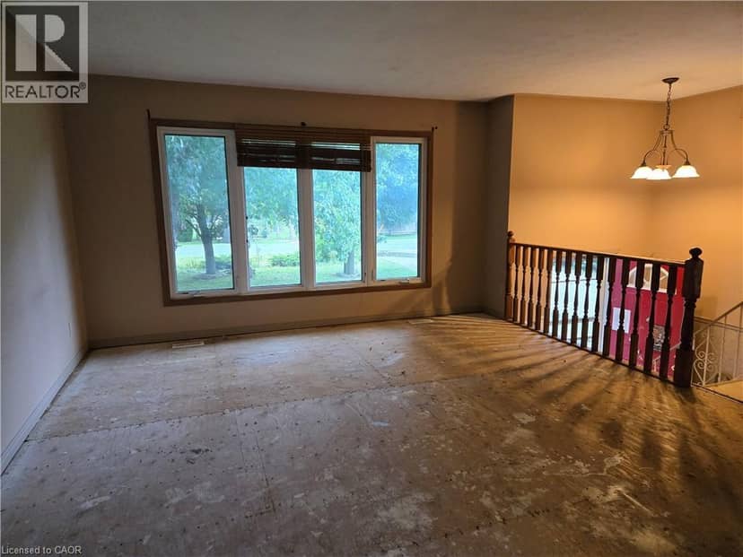 8 LYNDHURST Avenue — photo 12 of 26