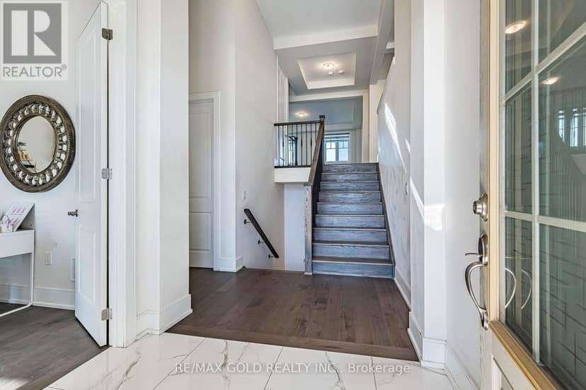 24 Jenwood Crescent — photo 12 of 28