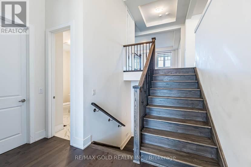 24 Jenwood Crescent — photo 14 of 28