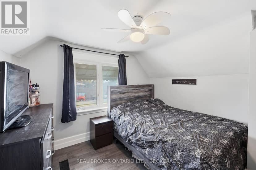657 Collins Bay Road — photo 17 of 37