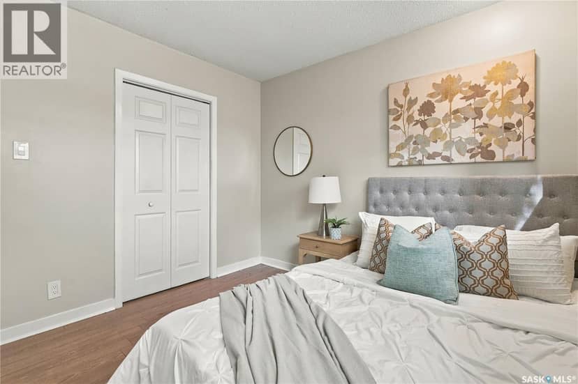 431 York STREET — photo 14 of 33