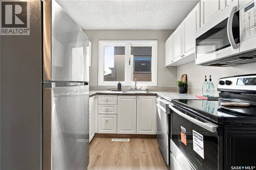 431 York STREET — photo 9 of 33