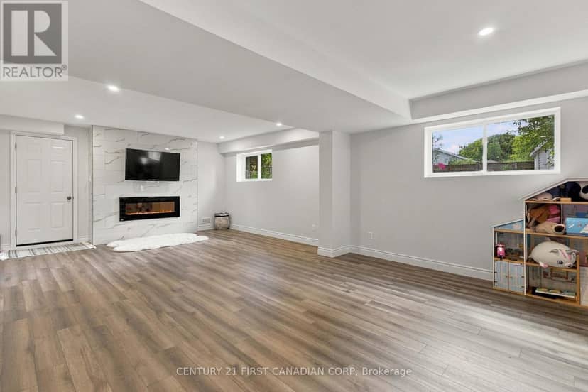 17 Archer Crescent — photo 29 of 40