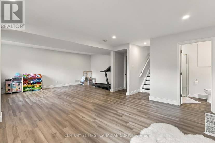 17 Archer Crescent — photo 33 of 40