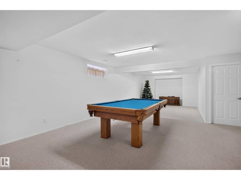 4209 46 ST — photo 35 of 40