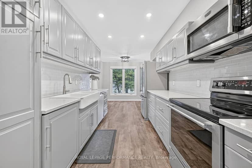 30 Viewpointe Private — photo 12 of 36