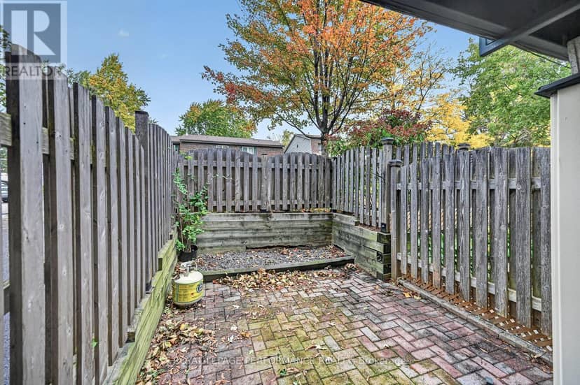 30 Viewpointe Private — photo 35 of 36