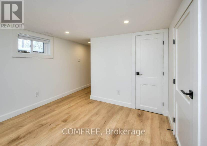 2 Esson Street — photo 10 of 13