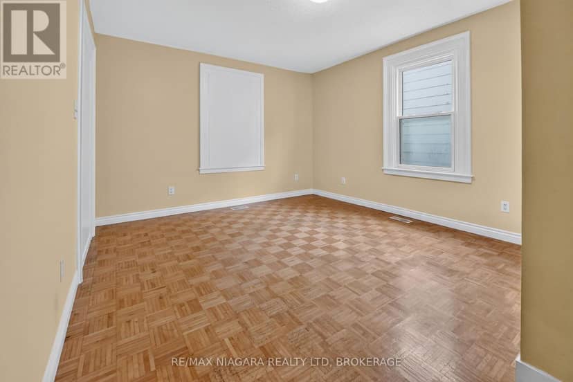 15 Adelaide Street — photo 10 of 23