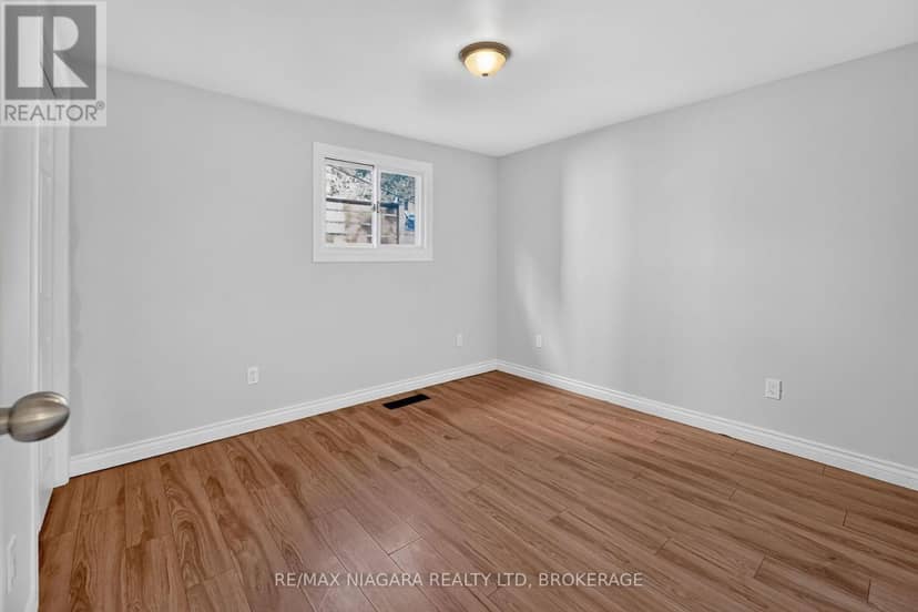 15 Adelaide Street — photo 14 of 23