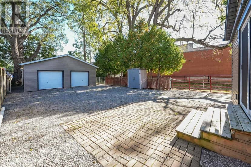 15 Adelaide Street — photo 21 of 23