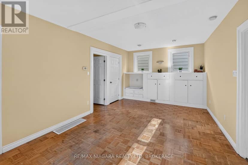 15 Adelaide Street — photo 9 of 23
