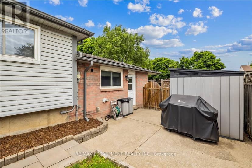 24 Queenslea Drive — photo 13 of 16