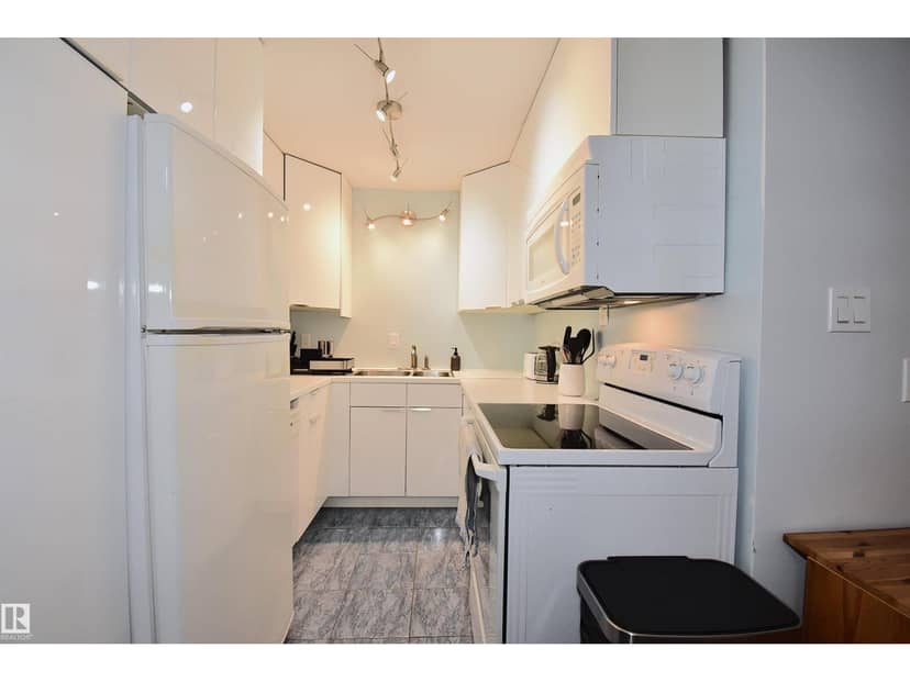 #102 11325 109 AV NW, Edmonton, photo 2