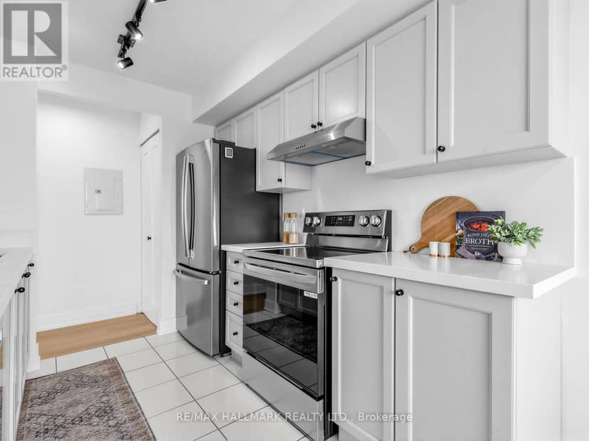 1102 - 399 South Park Road — photo 18 of 27