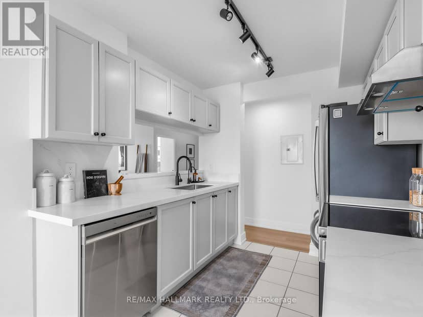 1102 - 399 South Park Road — photo 19 of 27