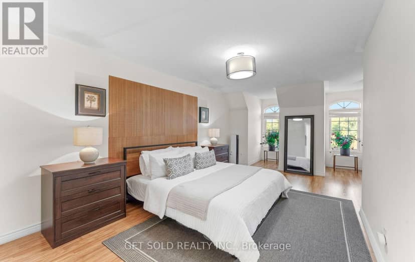 33 Sergio Marchi Street — photo 18 of 40