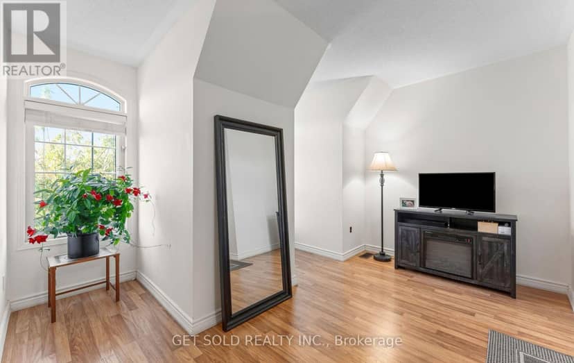 33 Sergio Marchi Street — photo 21 of 40