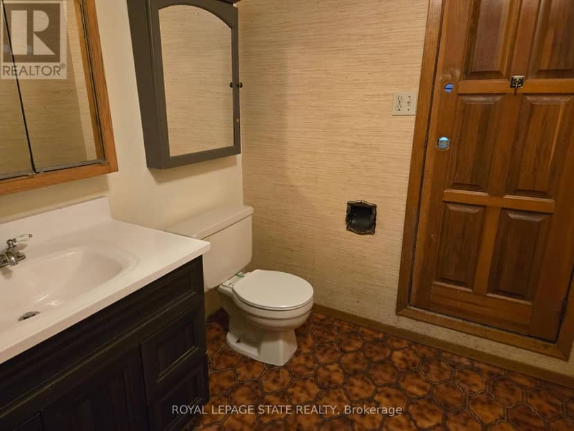 8 Lyndhurst Avenue — photo 23 of 26