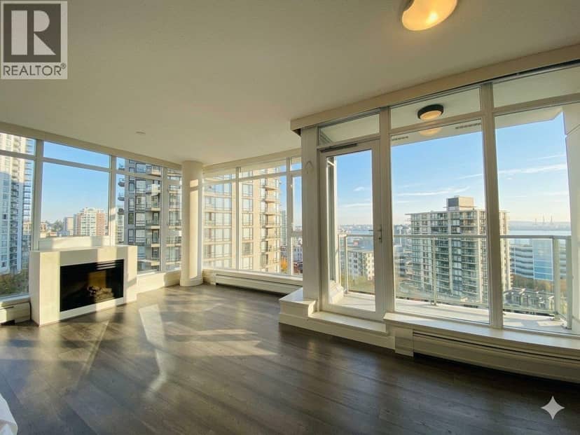 1006 175 2ND STREET, North Vancouver, photo 2