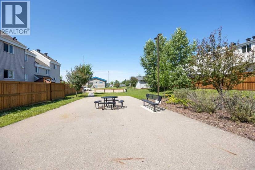 39, 711 Beacon Hill Drive, Fort McMurray, photo 2