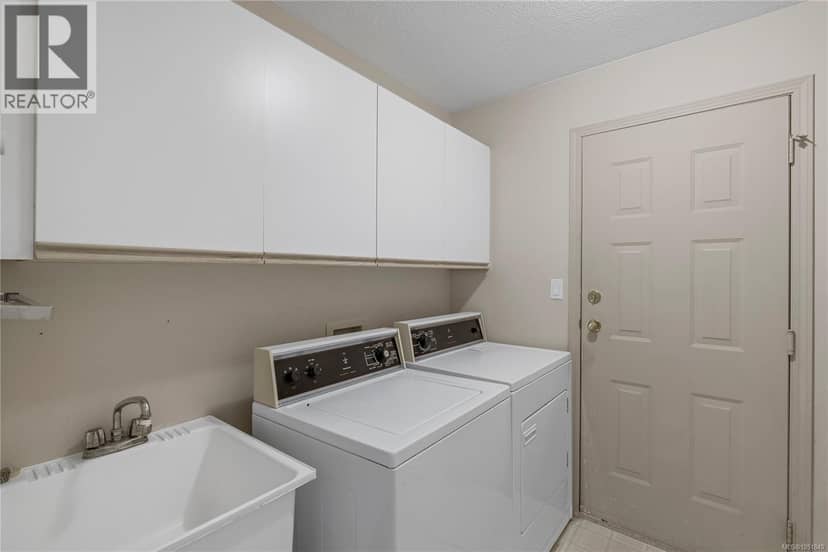 728 Banwell Crt — photo 17 of 26