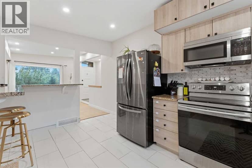 5316 La Salle Crescent SW — photo 14 of 40