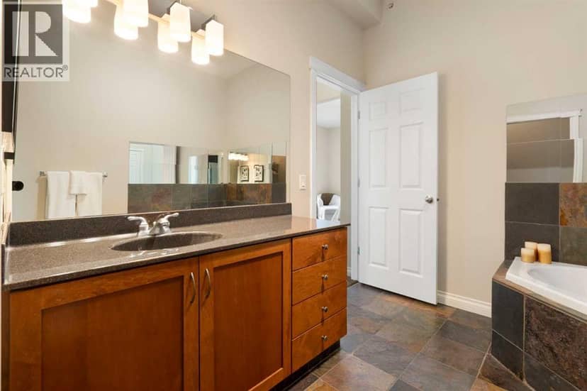 405, 6 Hemlock Crescent SW — photo 21 of 40