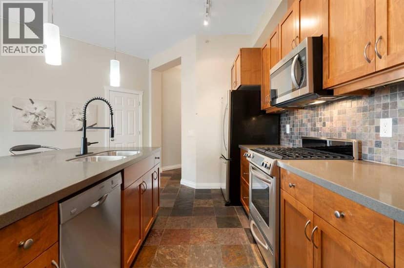 405, 6 Hemlock Crescent SW — photo 9 of 40