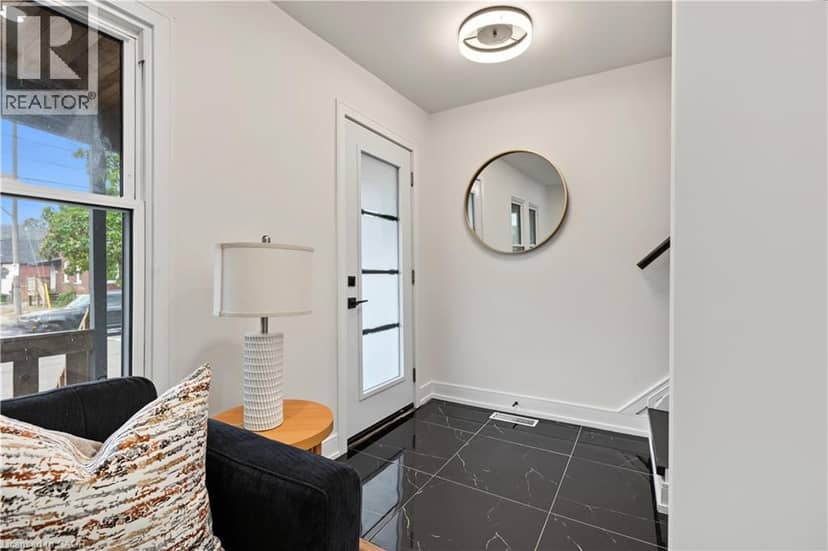 145 GAGE Avenue N, Hamilton, photo 2