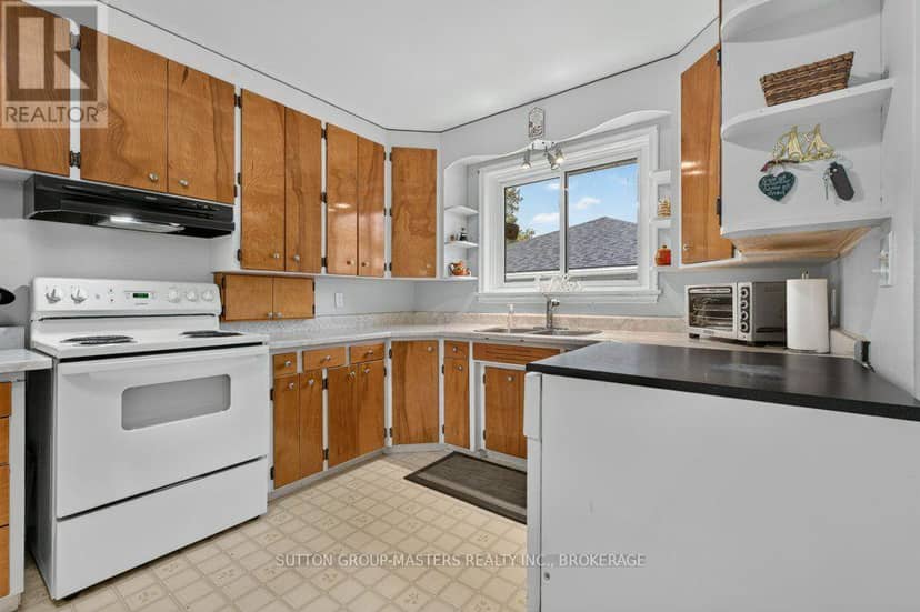 14 Quinte Avenue — photo 10 of 32