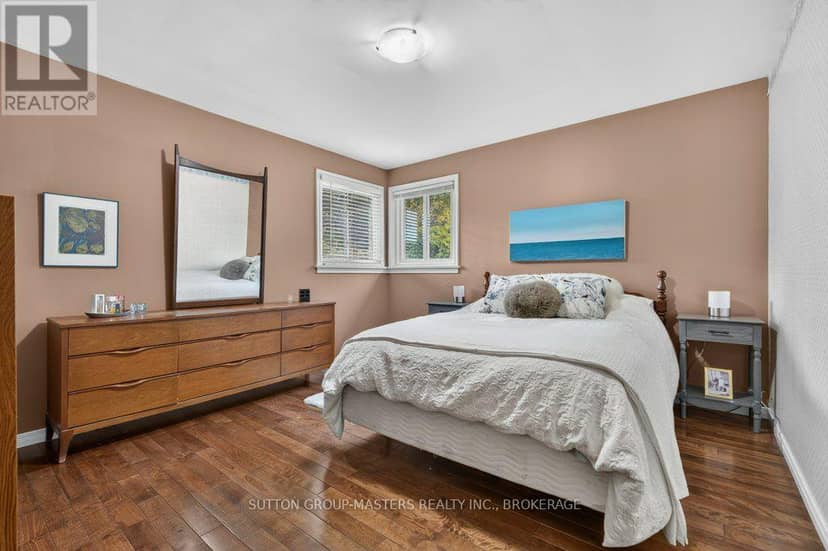 14 Quinte Avenue — photo 12 of 32