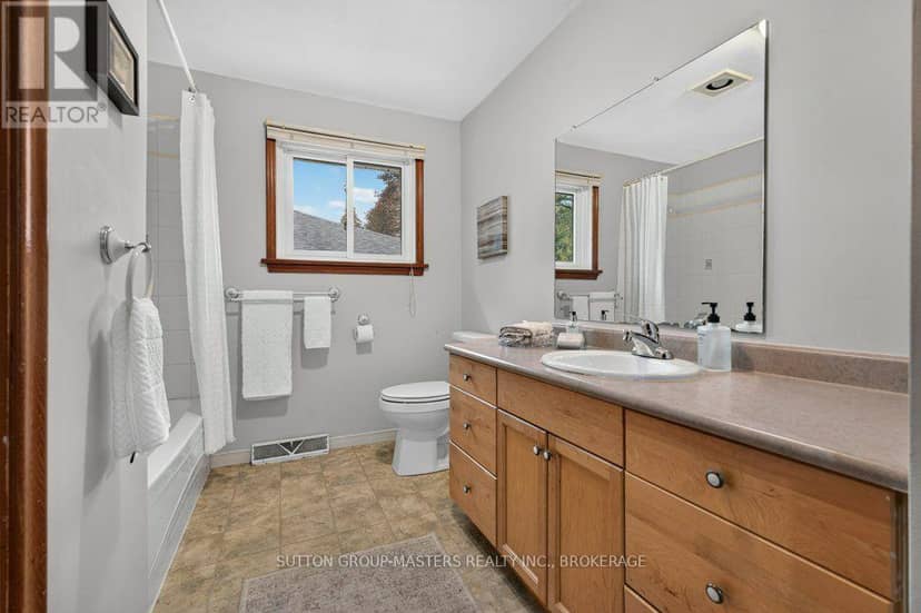 14 Quinte Avenue — photo 15 of 32