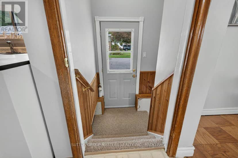 14 Quinte Avenue — photo 16 of 32